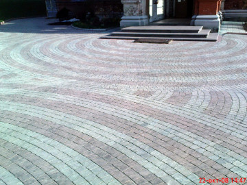 Укладка плтики в храмовом комплексе